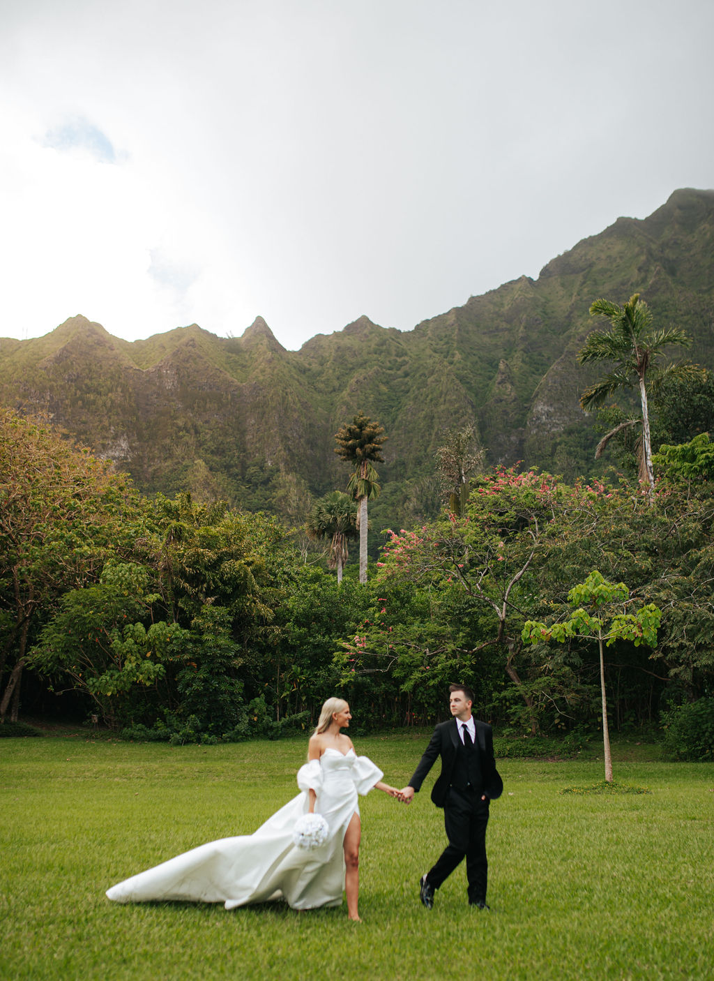 hawaii elopement destination wedding photographer oahu travel wedding inspo