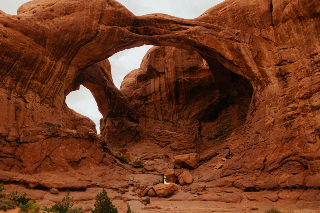 Complete guide for couples planning an adventure wedding in moab utah! Written by a local Utah Wedding & Elopement Photographer. EPIC UTAH ELOPEMENT Arches National Park
