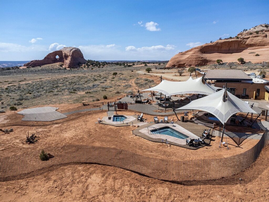 Complete guide for couples planning an adventure wedding in moab utah! Written by a local Utah Wedding & Elopement Photographer. EPIC UTAH ELOPEMENT ULUM luxury glamping resort