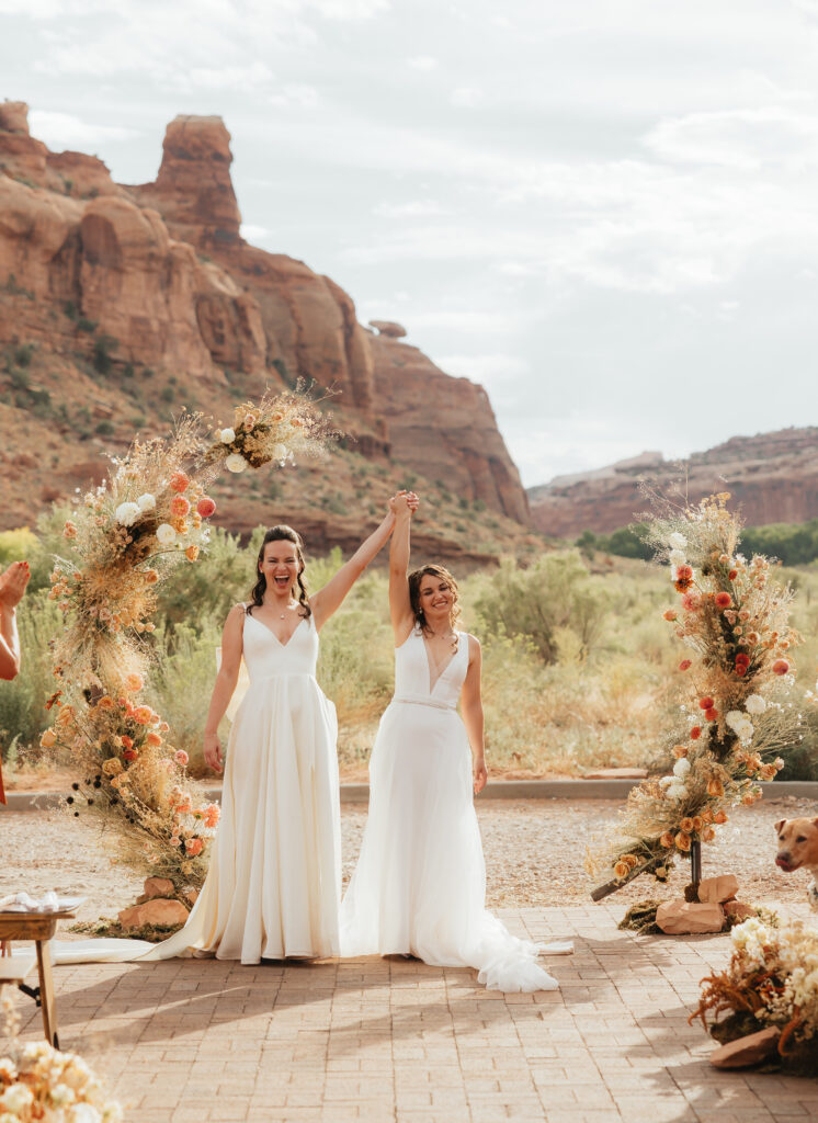  Utah Adventure Wedding celebrated at Under Canvas Moab, Red Earth Venue, and Arches National Park. Beautiful brides & desert wedding inspo!