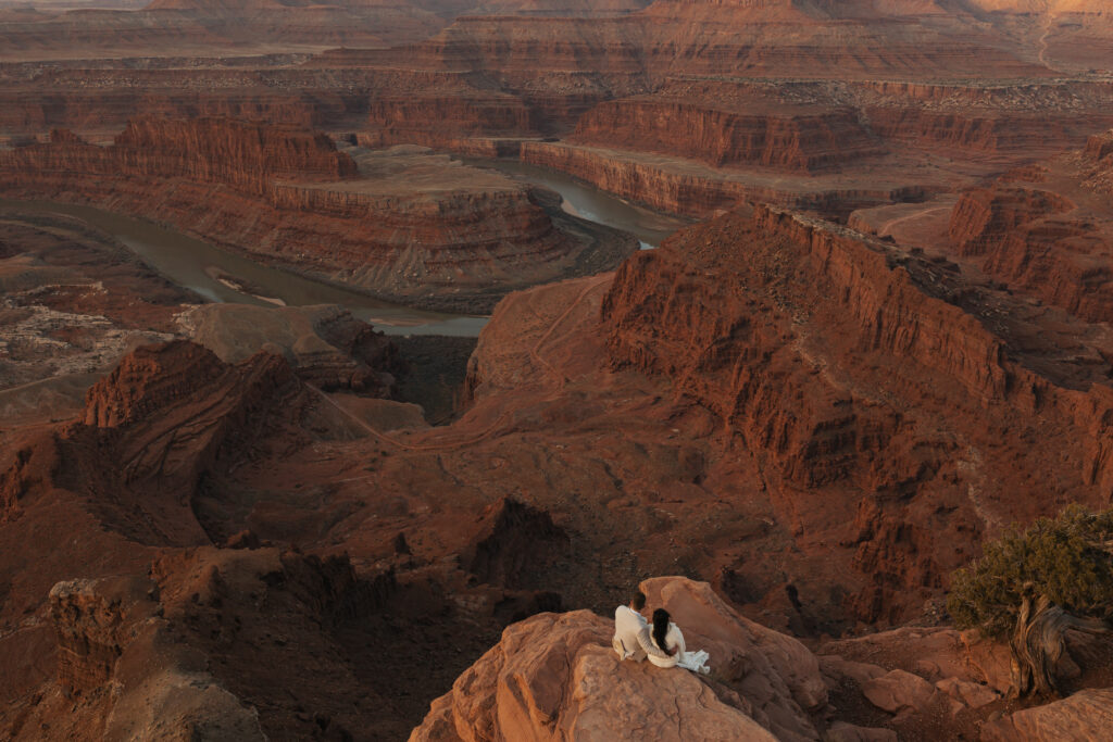 Complete guide for couples planning an adventure wedding in moab utah! Written by a local Utah Wedding & Elopement Photographer. EPIC UTAH ELOPEMENT Dead Horse State Park