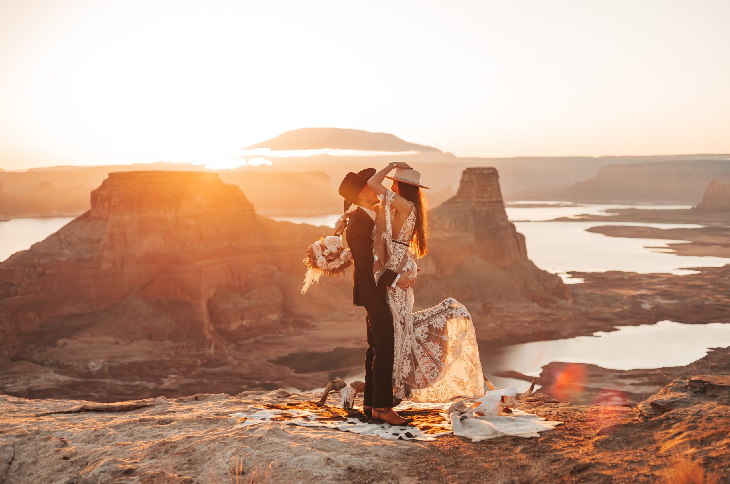 Lake Powell Arizona Utah adventure wedding elopement in the desert. Intimate, western, the best venue in Arizona! I'm an adventure wedding photographer here to help with all of your elopement planning at Lake Powell and Horseshoe Bend.