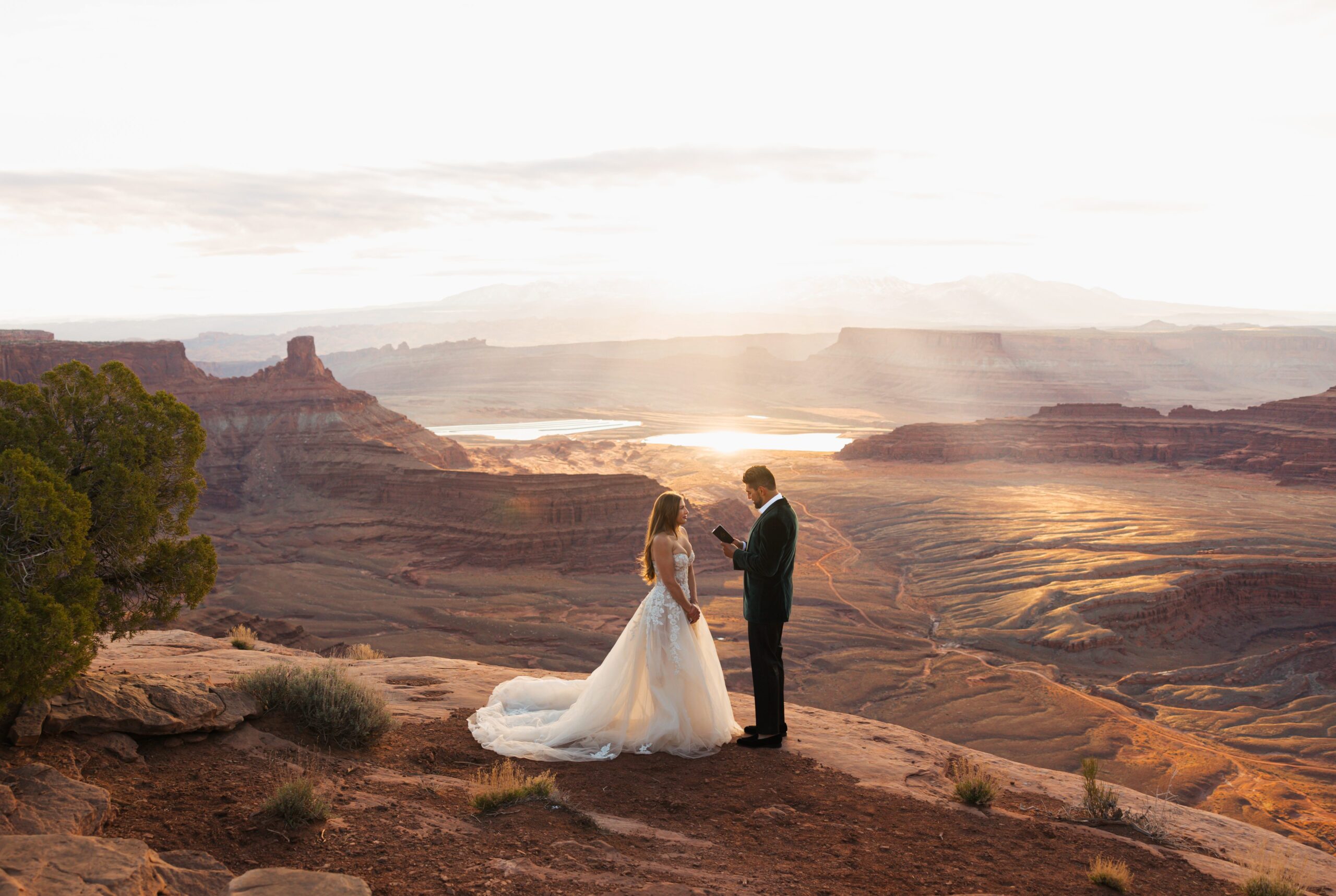 luxury romantic moab desert wedding at red earth venue and dead horse point state park | best of utah wedding photographers and venues